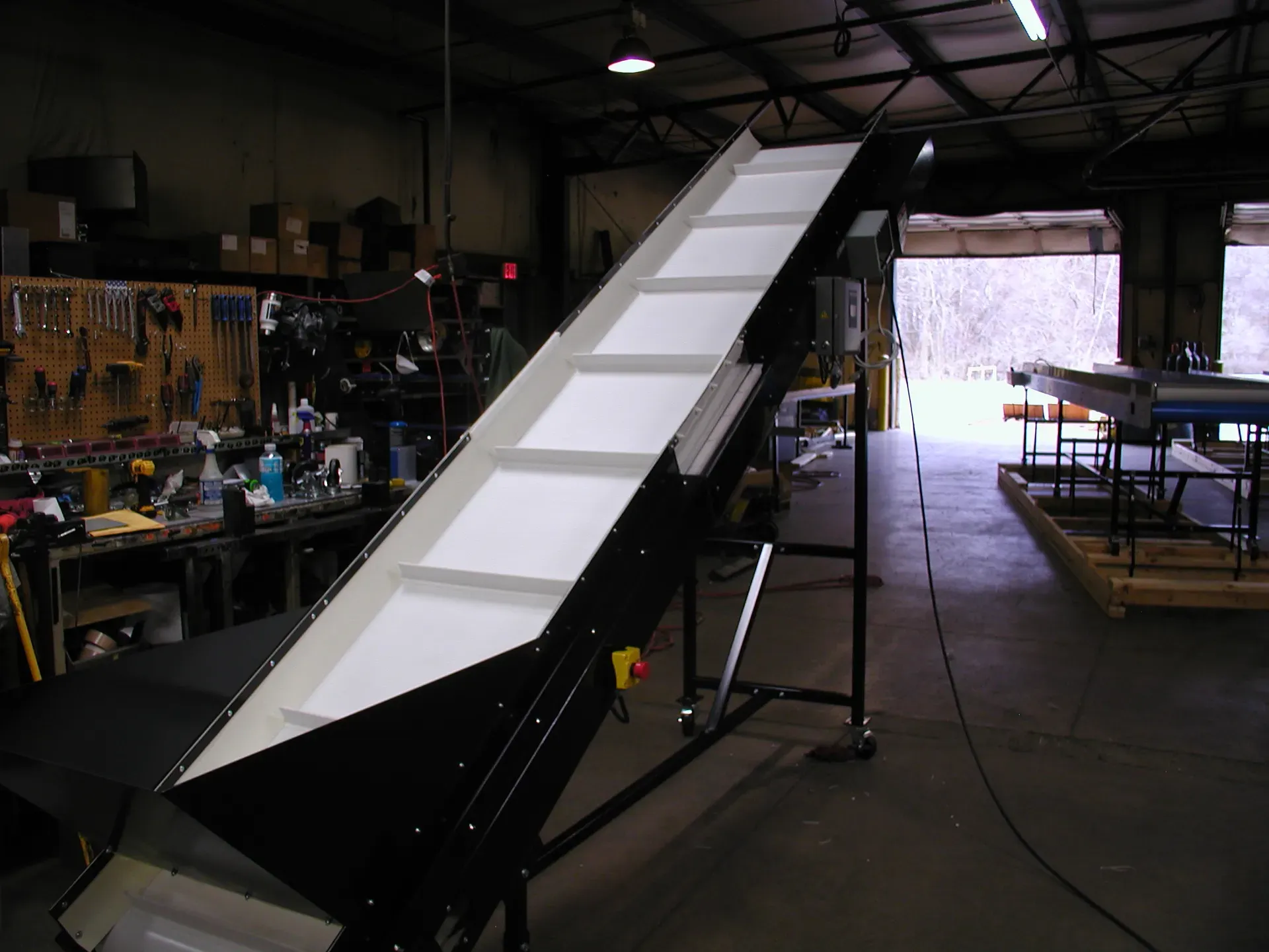 LaRos straight incline conveyor with cleated belt