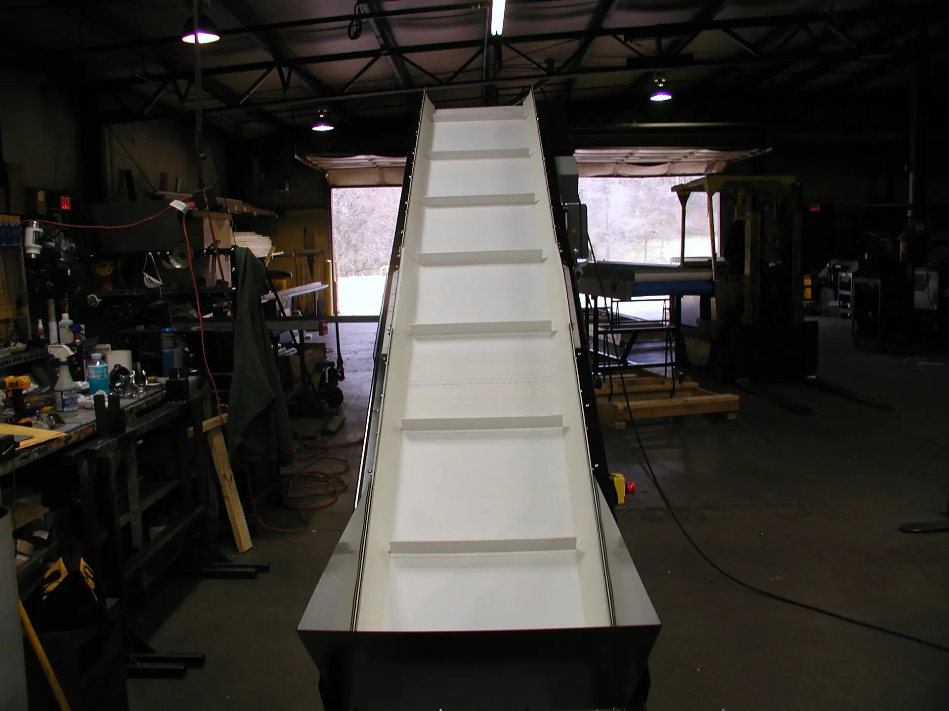 Looking up the cleated belt of a LaRos incline