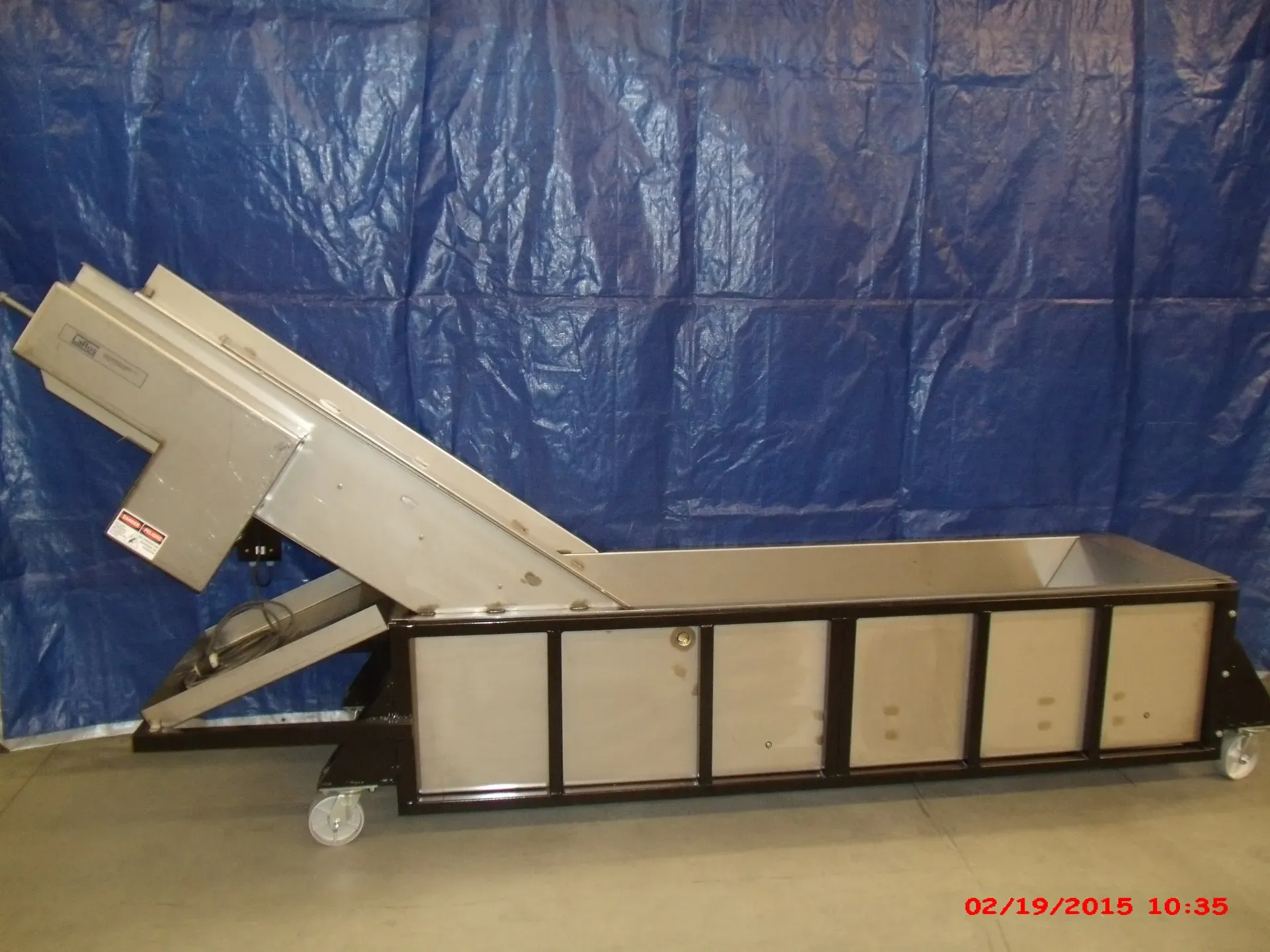 Side view of a LaRos Water-Veyor tank